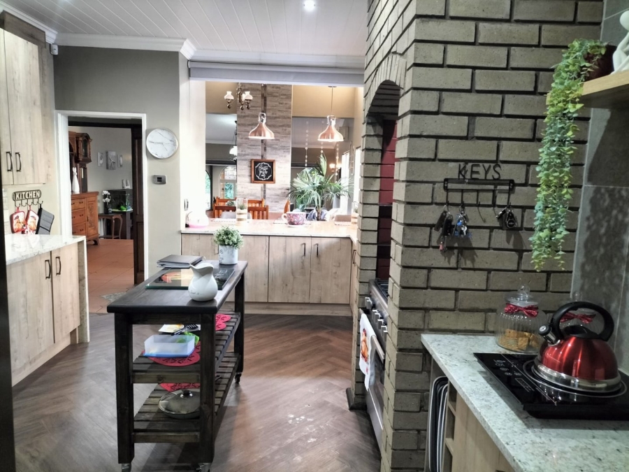 5 Bedroom Property for Sale in Waverley Free State